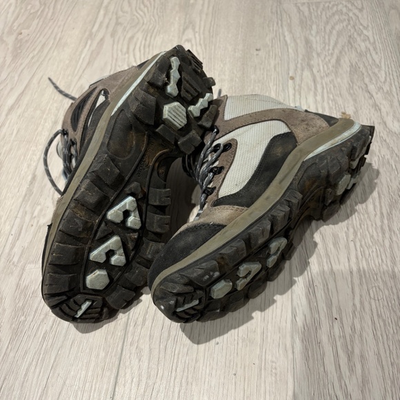 Quechua (Decathlon) Hiking Boots – Durable and Comfortable for Every Trail! - Picture 5 of 5